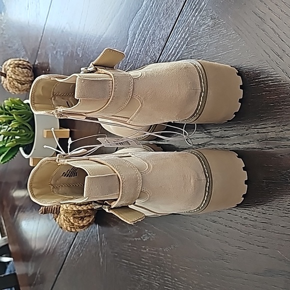 NWT Torrid Chelsea Side Buckle Bootie size 9 WW - Picture 6 of 7